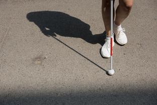 巴黎官方：17岁埃梅里脚踝中度扭伤，2023年提前报销